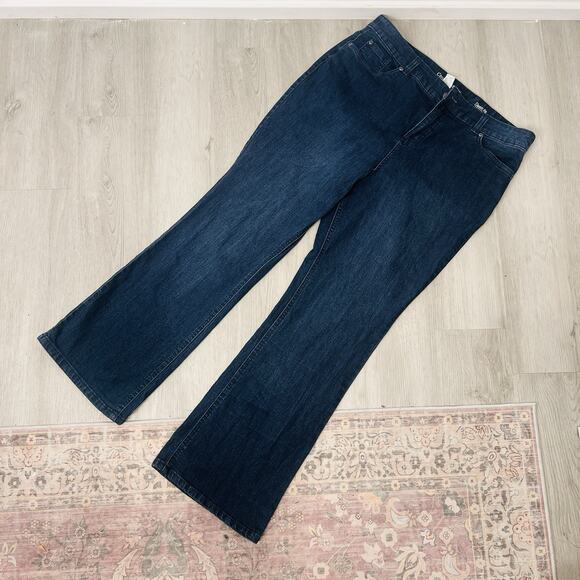 Croft And Barrow Size 16 Stretch Short Jeans Classic Fit Boot Cut Leg - Picture 1 of 5